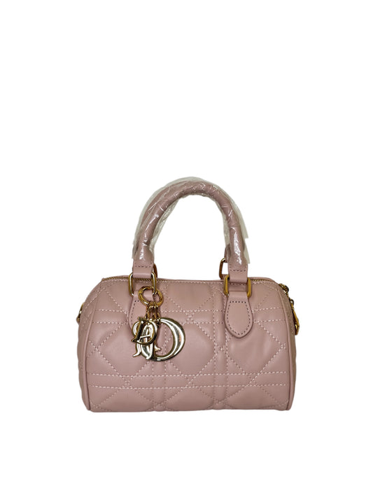 Damen Handtasche trendig & elegant in der Farbe Rosa