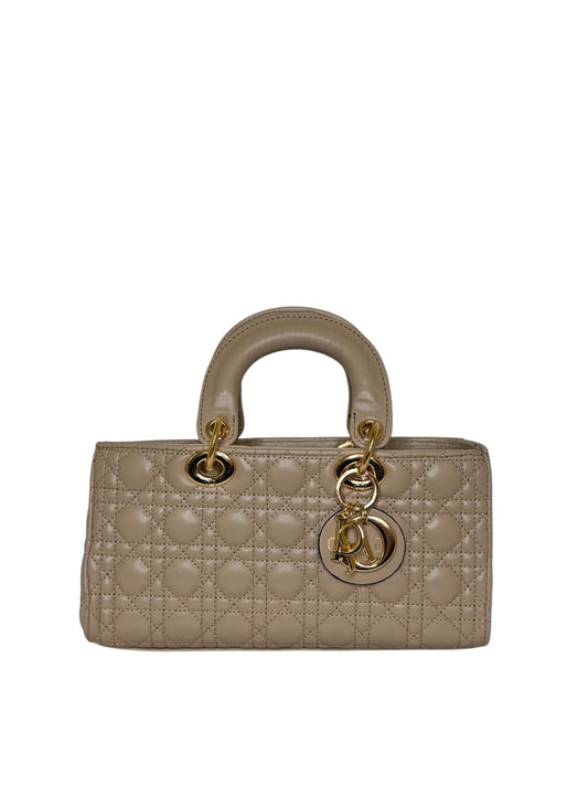 Damen Handtasche trendig & elegant in der Farbe Beige