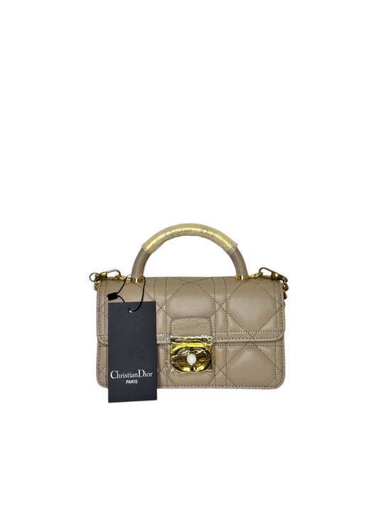 Damen Handtasche trendig & elegant in der Farbe Beige