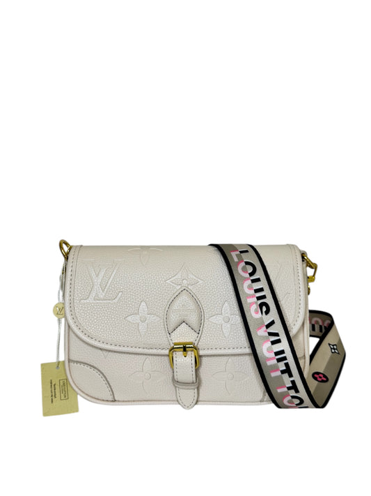 Damen Handtasche trendig & elegant in der Farbe Beige